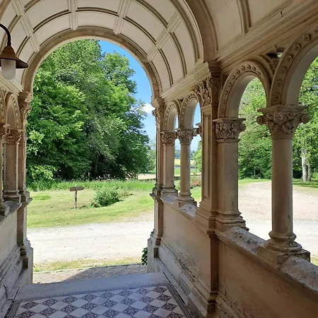 Chateau De La Redortiere Bed & Breakfast