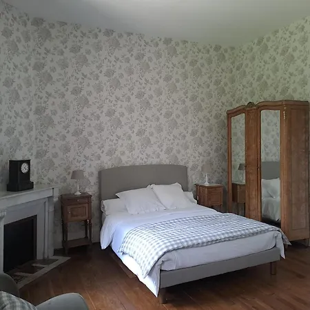 Chateau De La Redortiere 3* Mouzon (Charente)