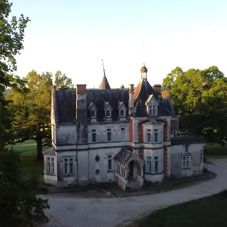 Chateau De La Redortiere 3* Mouzon (Charente)