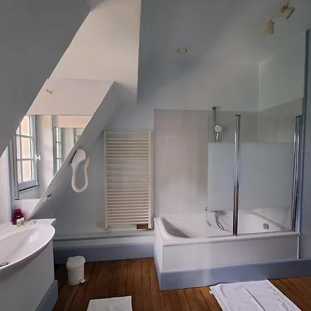 Chateau De La Redortiere 3* Mouzon (Charente)